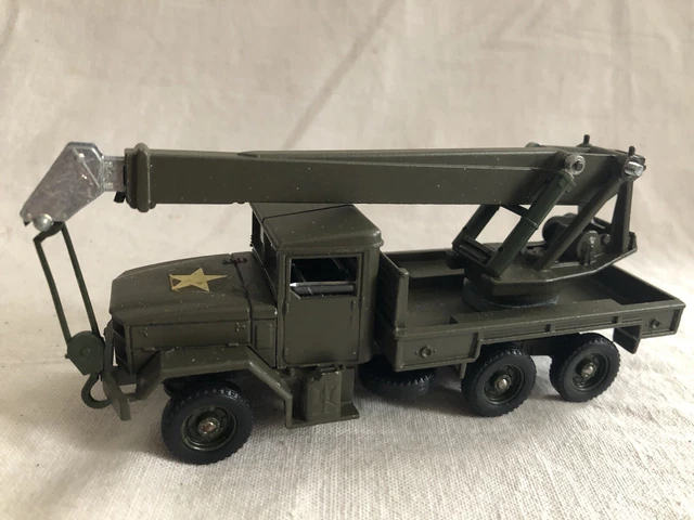 Le camion militaire Kaiser Jeep 6x6 M34 sable en miniature de Solido au