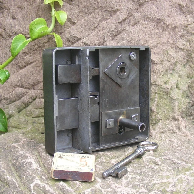 Glosen - Cassetta Portamedicinale Con Lucchetto A Combinazione, Porta Oggetti Di Sicurezza In Metallo E MDF, Con Maniglia E Tracolla, Piccola 25x17x17 Cm - 2