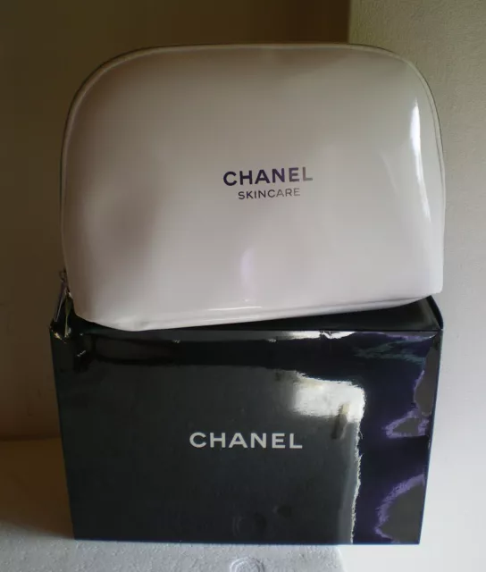 Trousse Chanel BLANCHE VERNIS 24X16X5 CM + BOITE Chanel Série VIP + NEUF