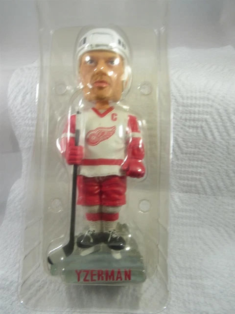 2002 Bobblehead Forever Collectibles Men Of The Ice Steve Yzerman 2002 Bobblehead Forever Collectibles Men Of The Ice Steve Yzerman
