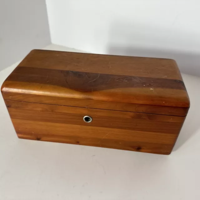 Vintage LANE CEDAR TRINKET BOX Small Mini Wood Jewelry Hope Chest Mount Holly NJ