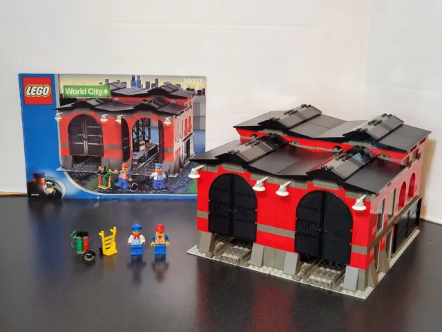 LEGO World City 10027 Train Engine Shed 100% Complete w/ Instructions