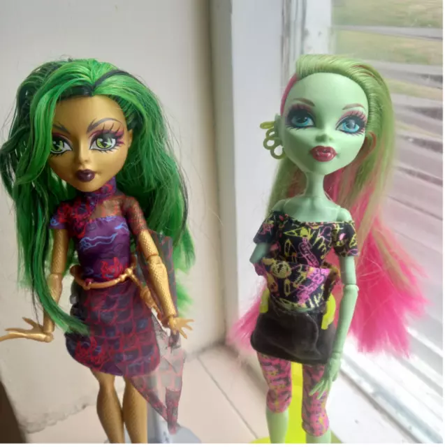 Monster High Basic Jinafire Long and Basic Venus Doll (missing arm) Bundle VGC