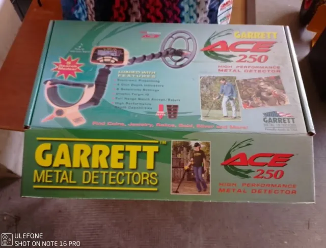 Cercametalli Garrett Ace 250 Metal Detector + Copri Piastra E Cuffie