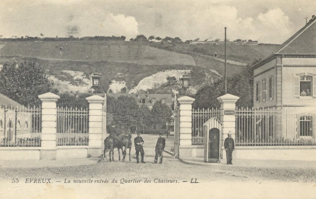 CPA LURE ENTREE DU QUARTIER DE CAVALERIE