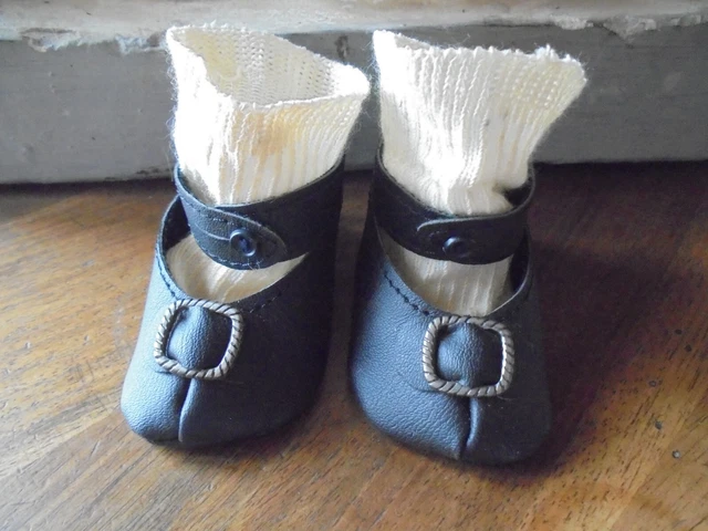 Chaussures neuves et chaussettes + anciennes pour poupée ancienne 7 cm