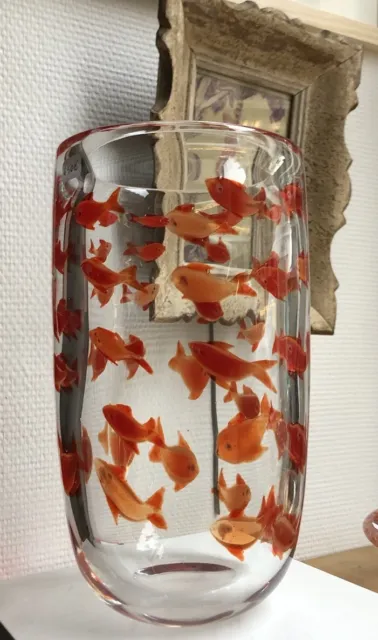 Grand vase en verre soufflé motif poisson rouge Italie ? Murano ? A identifier
