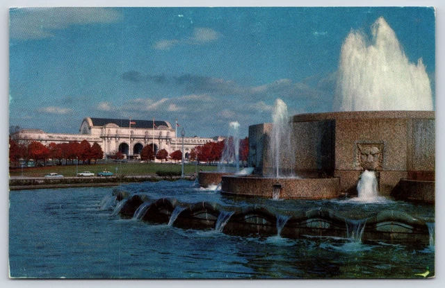Washington DC Union Station Showing Fountain Vintage Postcard