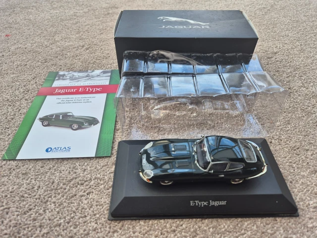 Scale model of Jaguar XK120 C-Type Winner 24H du Mans #20 (Walker - Whitehead 19