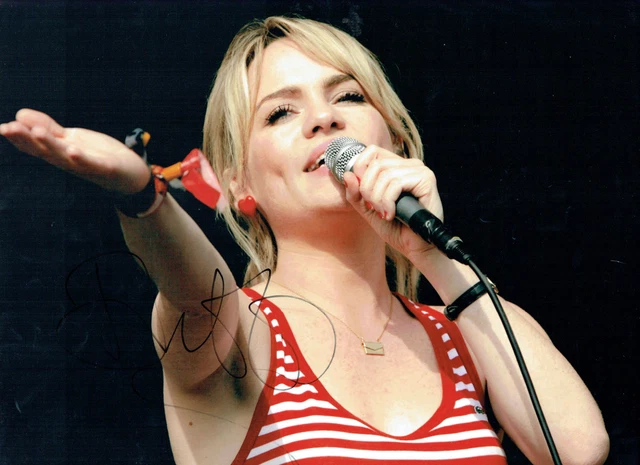 DUFFY SIGNED Autograph 16x12 Photo Music AFTAL COA Welsh Singer Genuine