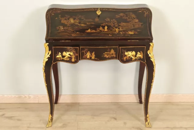 Bureau de pente laque de Chine style Louis XV