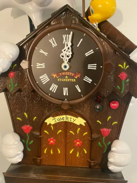 Looney Tunes Sylvester & tweety pie Moving Talking Animated  Cuckoo Clock 3