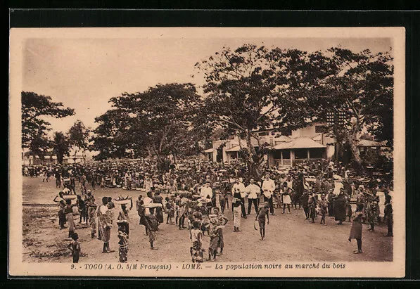 CPA Lomé, La population noire au marché du bois