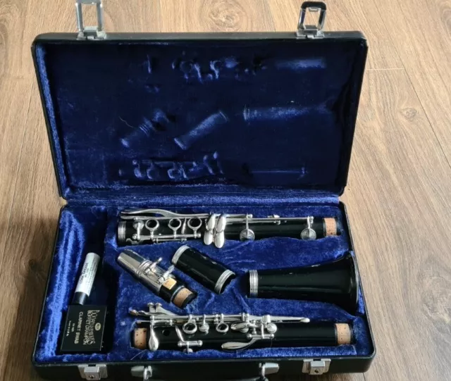 Boosey and Hawkes  London B & H Bandhite Regent clarinet in a hard carry case