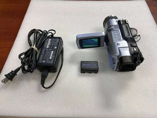 Sony Handycam Digital 8 Camcorder DCR-TRV240 NTSC 700x Digital Zoom