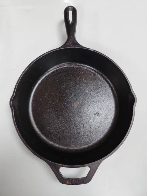 LODGE 1 USA 8SK CAST IRON SKILLET Pre-owned And Needs Cleaning See Photos