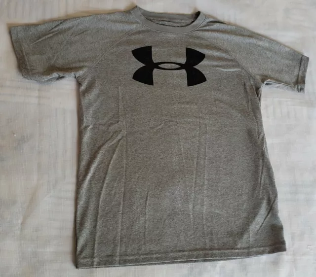 Boys Gray/Black Under Armour heat gear Loose Short Sleeve Shirt size YMD