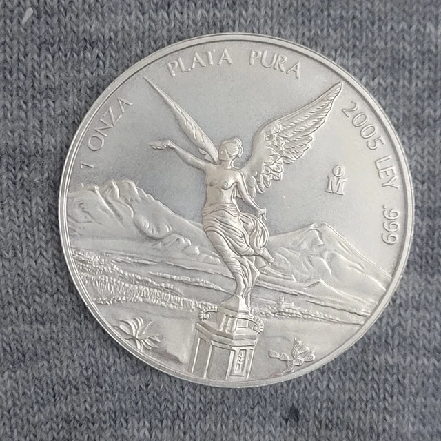 2005 MEXICAN LIBERTAD 1 oz BU .999 Fine  SILVER COIN.