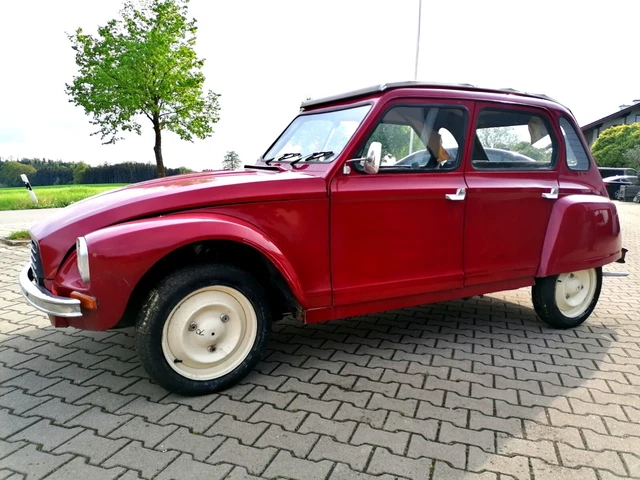 Oldtimer Citroen Dyane 6 Ente
