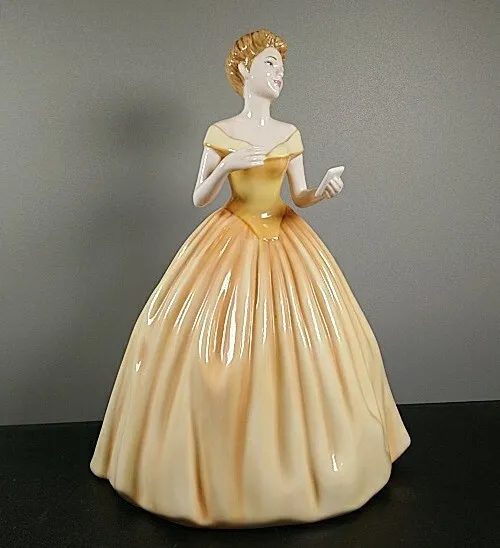 Royal Doulton Figurine Sweet Rose English Figure Yellow HN4731 2005 22cm tall