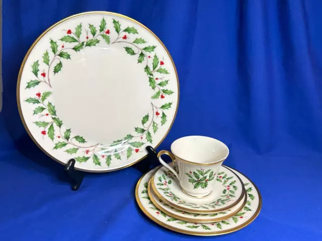 Lenox china Holiday pattern 5 piece place setting