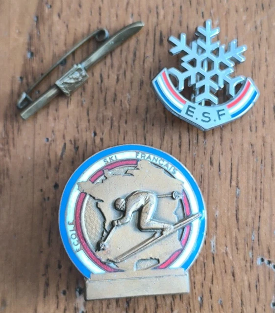Broche Vintage École De Ski Française (ESF) – 3 Étoiles – Signé Decat – Années 2000