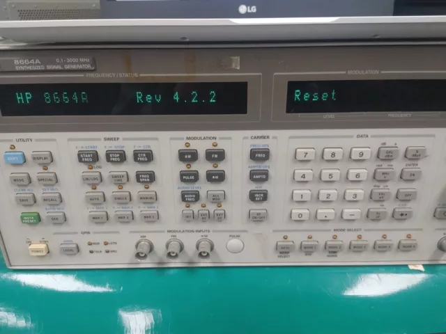 HP 8664A Signal Generator with no opt 3