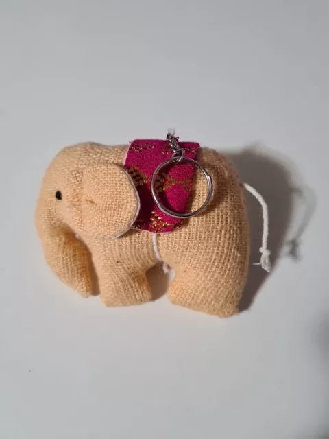 9 x 8 x 4 cm Schlüsselanhänger Figur Elefant BEIGE Stoff Glücksbringer