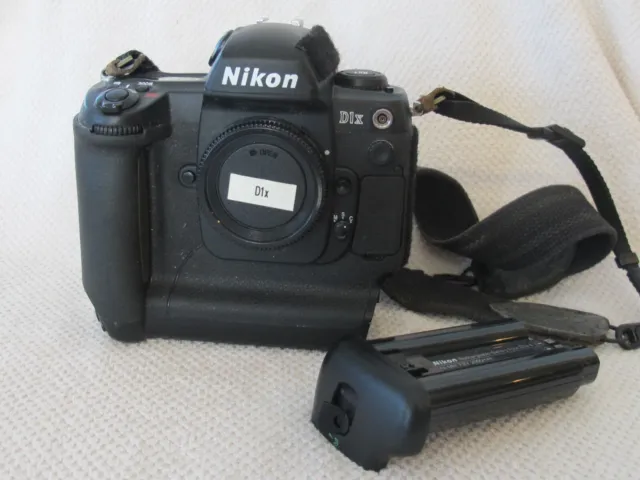 Nikon D D1X 5.3MP Digital SLR Camera - Black (Body Only)