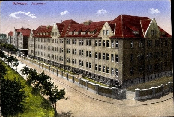 Ak Grimma in Sachsen, Straßenpartie mit Blick auf die Kasernen - 2745944