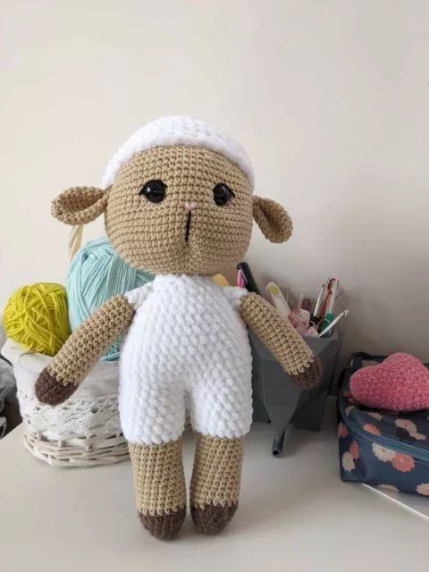 Agneau, doudou peluche fait main au crochet, neuf