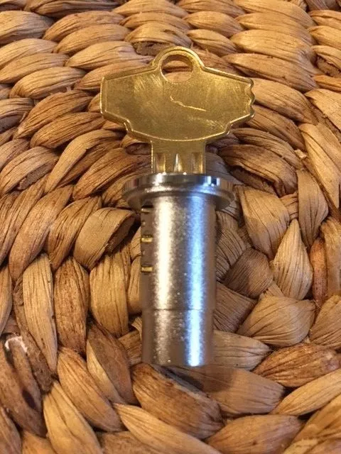 New LOCK & KEY for MOST Bulk GUMBALL CANDY NUT VENDING MACHINE Oak Northwestern