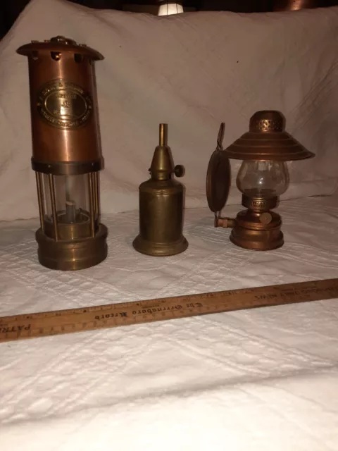 E. Thomas & Williams Brass Oil Lamp Lot Pigeon Hilco oil lamp collection of 3