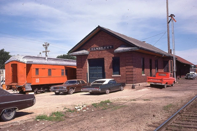 T: Original Slide ICG Illinois Central Gulf Depot+Track Scene Elsberry MS 1975