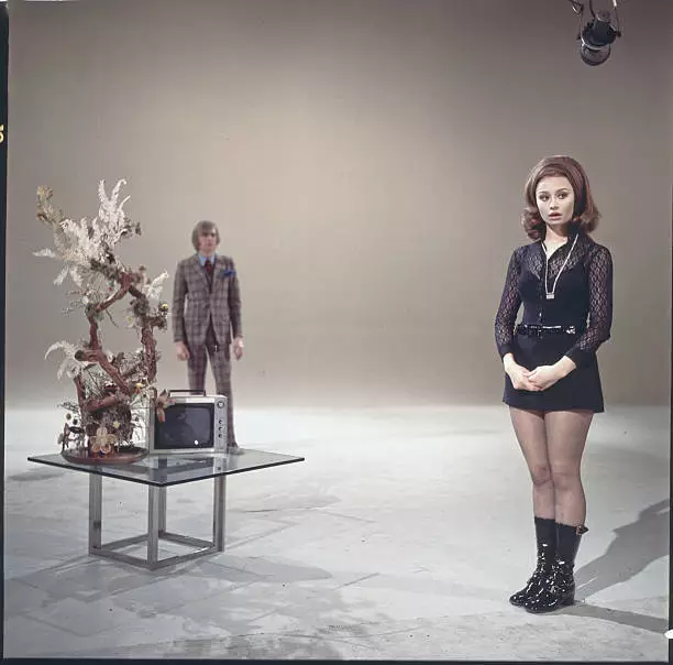 Italian Tv Presenter Actress Singer & Showgirl Raffaella Carr OLD PHOTO 15