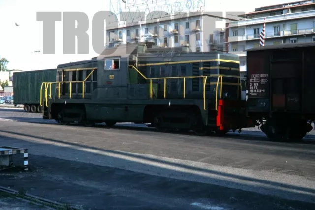 35mm Slide FS Italy Railways Diesel Loco D143 3043 Messina 1976 Orig Italian SC