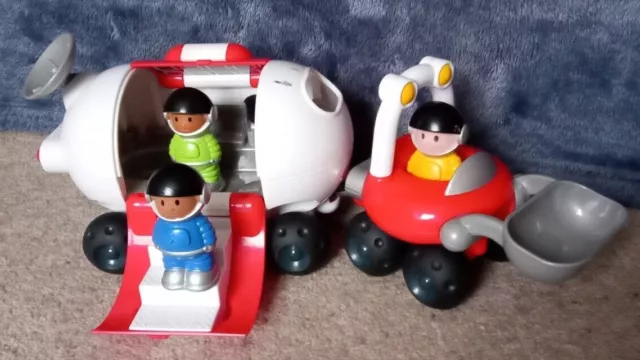 ELC Happyland   Space Rover  with digger & 3 astronauts