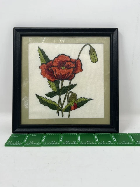 "Brote de flor de amapola roja con marco de trabajo bordado con aguja 6,5"" x 6,5"