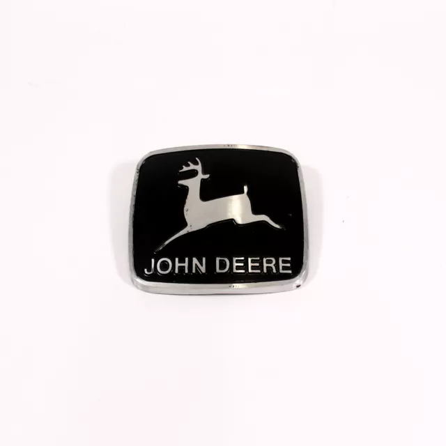 R59991 FRONT MEDALLION BADGE for JOHN DEERE®