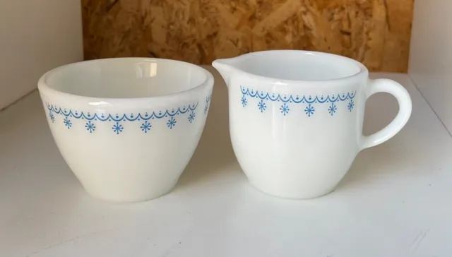 Pyrex Corning SNOWFLAKE BLUE GARLAND Sugar & Creamer Vintage Excellent