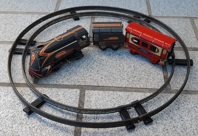Rare lot de pièces ferroviaires (caténaires, potences, etc.) 170