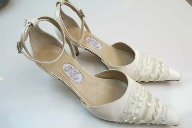 Scarpe da sposa HASSALL Pearlie Mae Purest in avorio 4,5/37,5, usate leggermente buone con