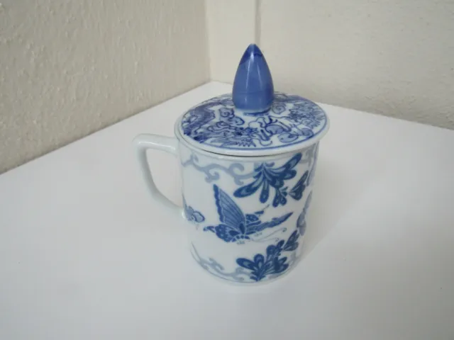 VINTAGE Chinese Hand Decorated BLUE WHITE Porcelain Lidded Tea Cup Mug Vintage