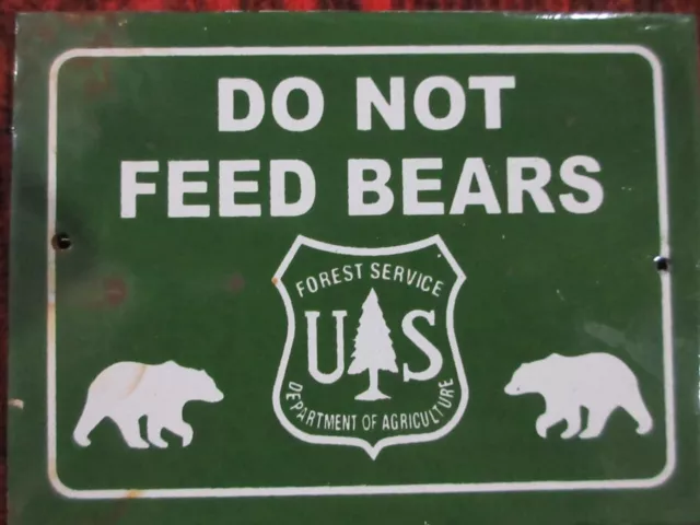 VINTAGE DO NOT FEED BEARS U S FOREST SERVICE FARM PORCELAIN SIGN SIZE 6" x 4.5"