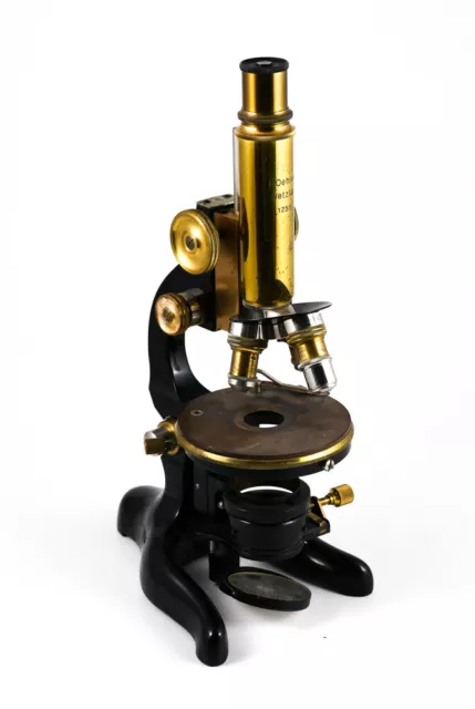 Microscope monoculaire en laiton, vers 1900. Monté sur …