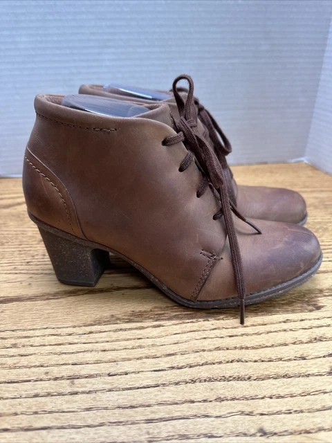 Clarks sashlin sue online boots