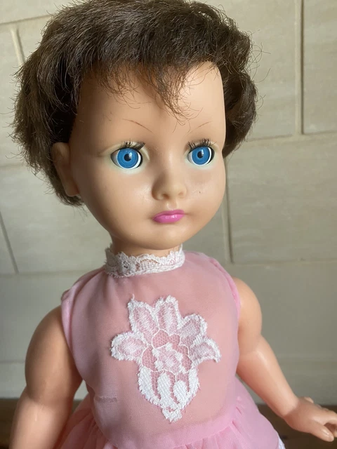 Jolie poupée Bella 38cm avec robe en lainage : Achat occasion | Poupées Bella Très bon état