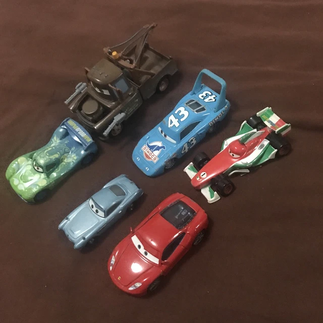 lot de  6 voitures cars disney pixar metal différentes tailles