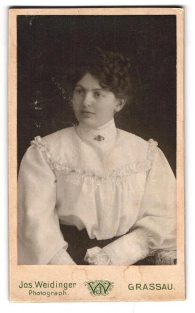 Fotografie Jos. Weidinger, Grassau, Junge Dame in weißer Bluse