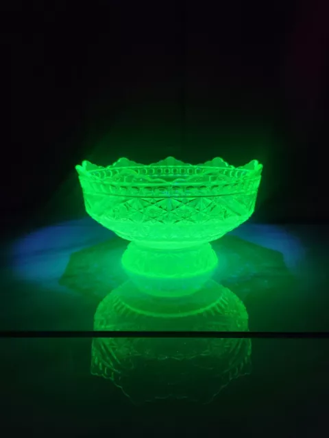 EAPG Richards & Hartley Vaseline Uranium Glass Daisy & Button W/ Crossbars Bowl